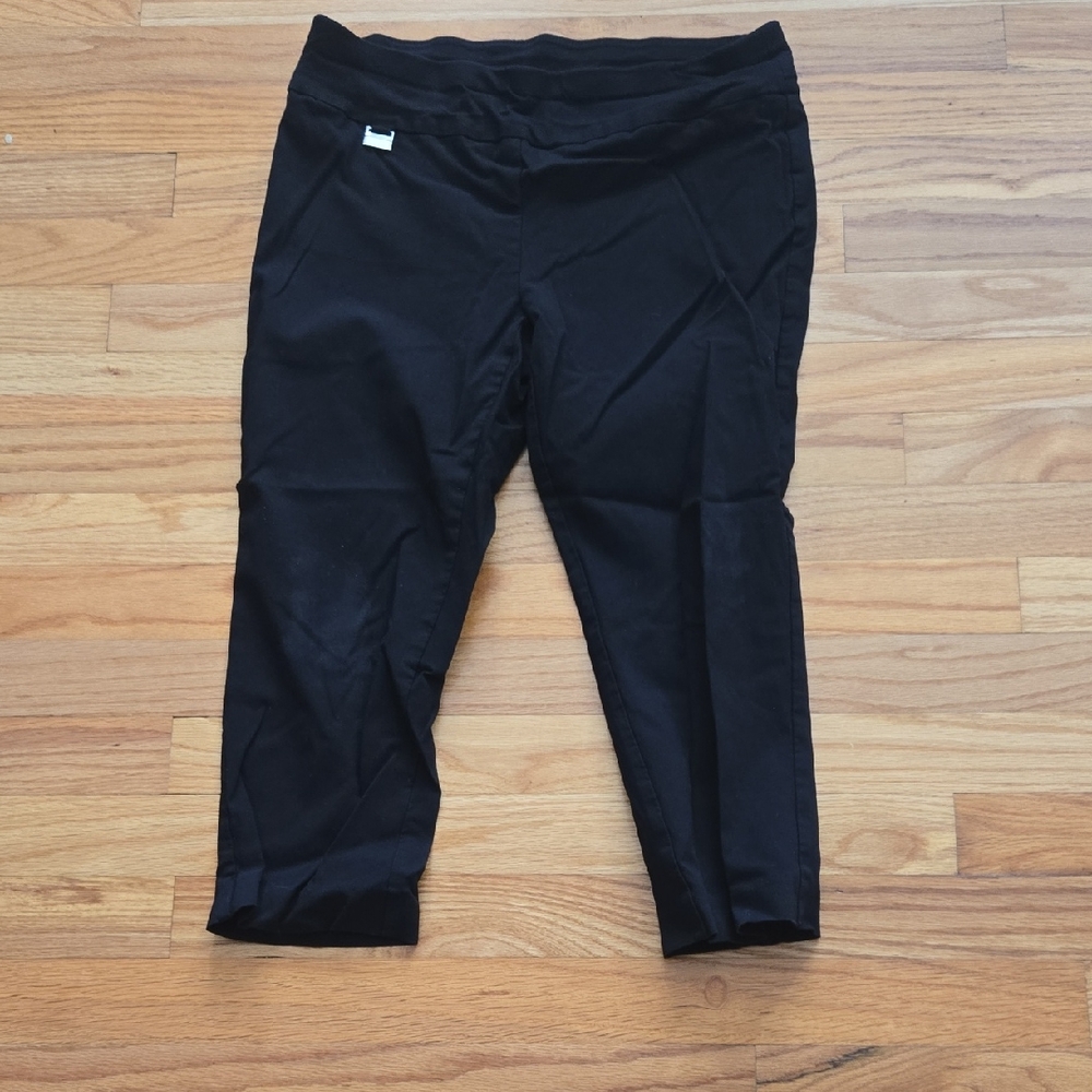 Women's Pull On Black Capris
